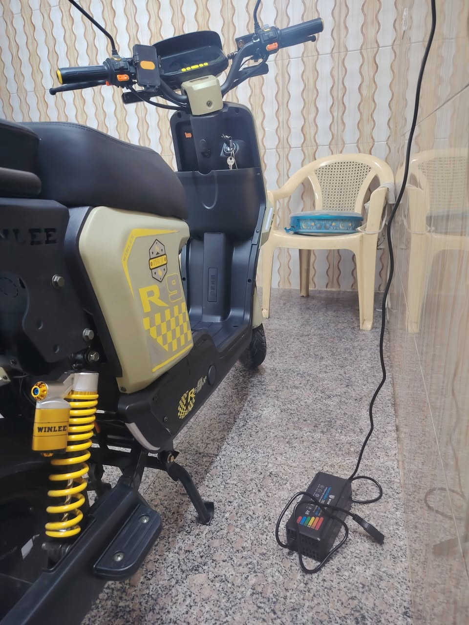 دراجه شحن صار سبوع من اخذتهه جديده 5بطاريات سعرهه600وبيهه مجال ***********
