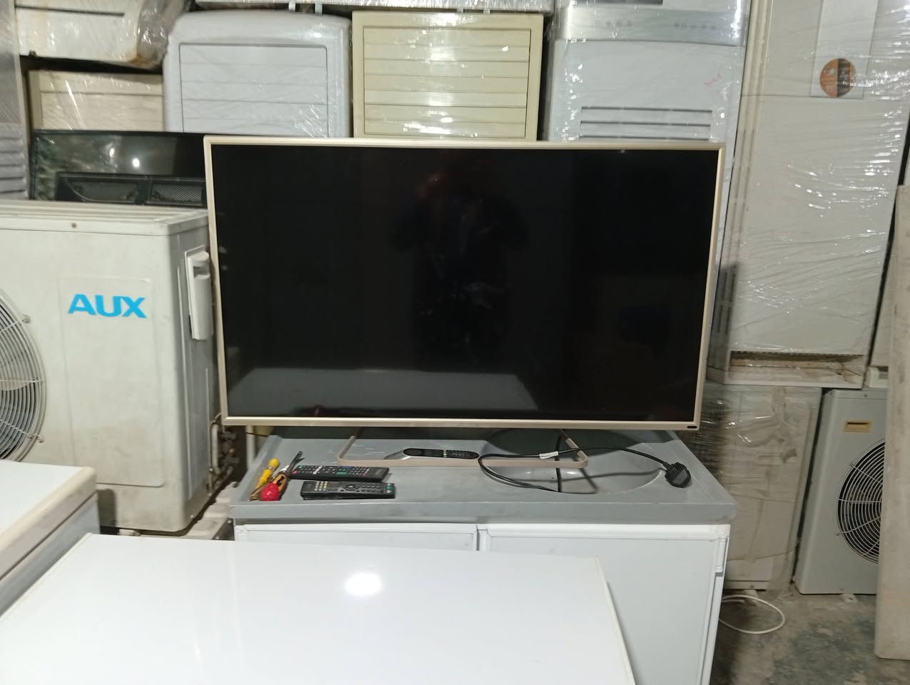 اغراض مستخدمه شماليه الطيفيه خلف الشيخ قاسم اسودان 
***********
