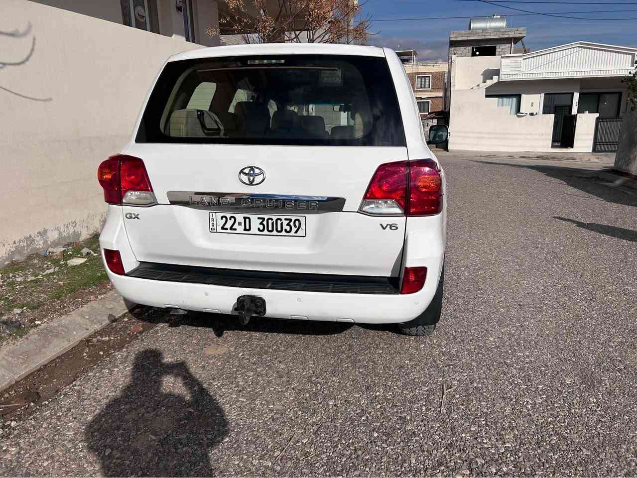 تويتا لاندكروزر موديل ٢٠١٣. مواسه فاتي G سپي به فري لويك لوك هجي پيوه نيه گيرو مه كينه ي به شرت سپانه ي لي نه دراوه  سه نه وي تازه يه تايه ي تازه يه سعري ٣٢٠ وه ره قو مه جالي زور كه م   ***********. *********** شمشمل, السليمانية
