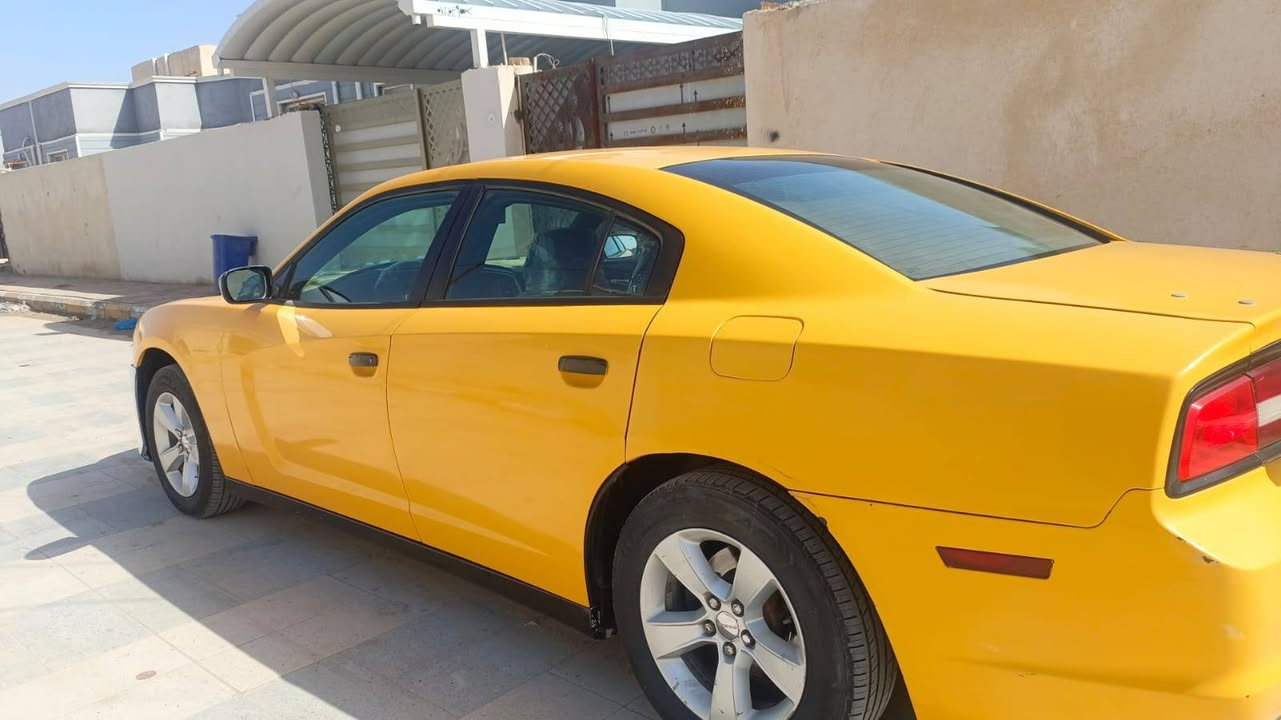 جارجر  للبيع ١٢بيه فخذه مبدله فقط جه اليمنه والبقي كله كفاله حداديه تخم تاير تبريد تتفئه مكينه كير عصه دواخل حلوه جاهزه ما نقصه برغي حط بصره بحث حته باج العارضه بيه بسمي تريد تحويل تريد وكاله سعر ١٢٠ بيه مجال***********
