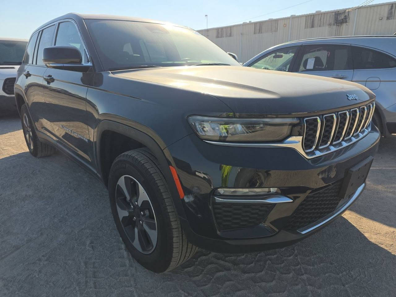 جيب كراند شيروكي لمتد 4Xe
موديل 2024 هايبرد بلكن

مرقمه شهداء ميسان 

السيارة فول الفول الاخير 🔥

بانزين + هايبرد + شحن منزلي.

بدون ايرباك 

ماشية 30 الف 

 شاشة كبيرة 

فتحة سقف بانوراما قطعين

بصمة سستم صوت Alpine 

كشنات مع  السايق ميموري

كشنات كهرباء صندوق كهرباء

حساسات خلفية و امامية

 3 قطع تبريد

اشاير بالمري رادارات 360

ثلاث وضعيات قيادة

نظام اختيار كهرباء او بانزين

 كير ماوس نظام منحدرات

هيتـرات بالكشنات ويل كب كروم

لايتات لد بك لايت لد

بصمة أبواب نقطة عمياء 

تحديد المسار قيادة ذاتية 

هاند بريك بصمة شفتات ستيرن

🛑السعر 325وبيها مجال

للتواصل***********

هاذ،صور داخل أمريكا 🇺🇸
