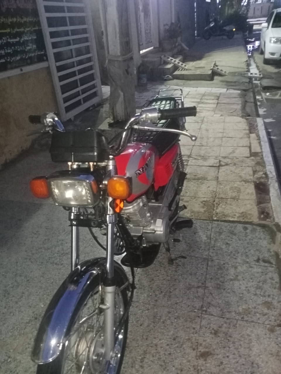 سلام عليكم دراجه اربع كير لبيع مديل 19 مكينه اصلي دراجه معمره 26 كهربائيه شغاله مكاني كوت داموك السعر 650 وبيه مجال رقمي،***********
