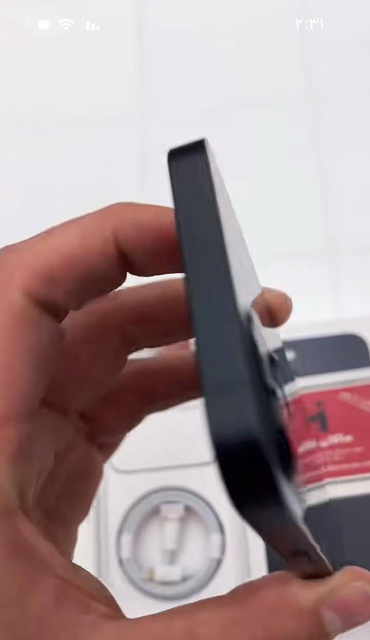 13 عادي بطاريه 85 ذاكره 128 جهاز مكفول
واتساب ***********

سعر ٤٥٠ وبي مجال بسيط
