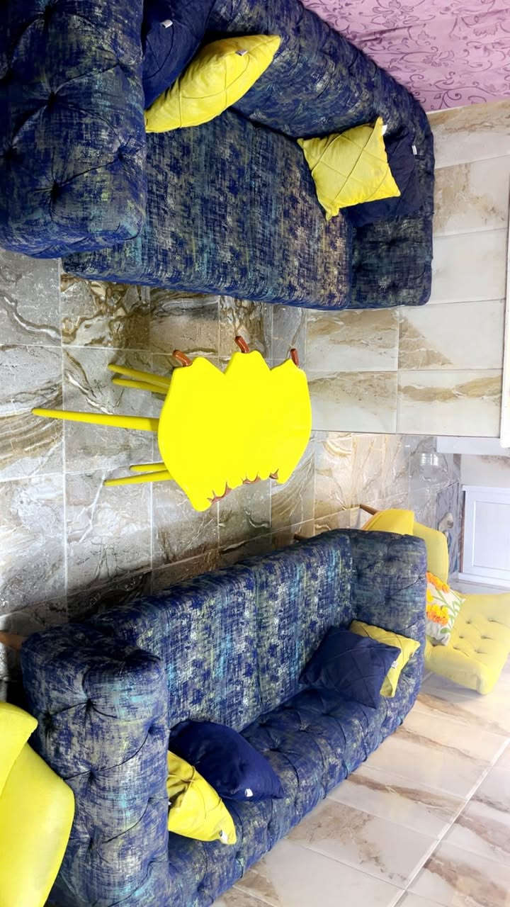 تخم تركي ماركه اصلي خشب زان سفنج سوفت ظغط عالي نظافه ١٠٠/١٠٠ قماشه درجه فولى اخو جديد ويا طبلاته ٨ مقاعد مكان دوره *********** واتس بغداد, العراق
