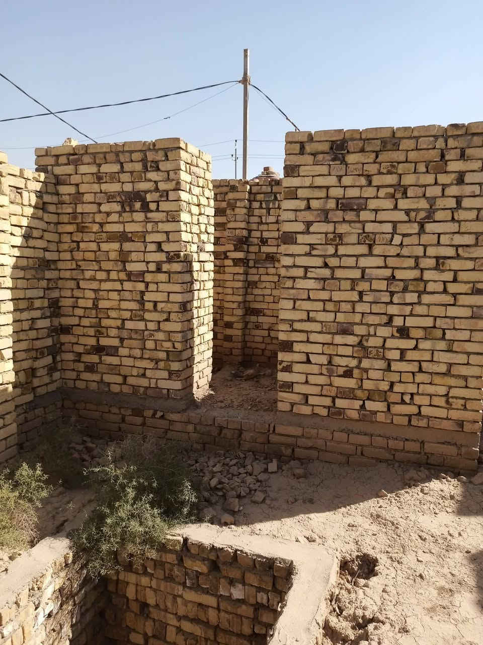 السلام عليكم هيكل زراعي مامسكوف للبيع مساحه 220على طريق ابو الماش حي الحسين
السعر 35وبي مجال 
***********
