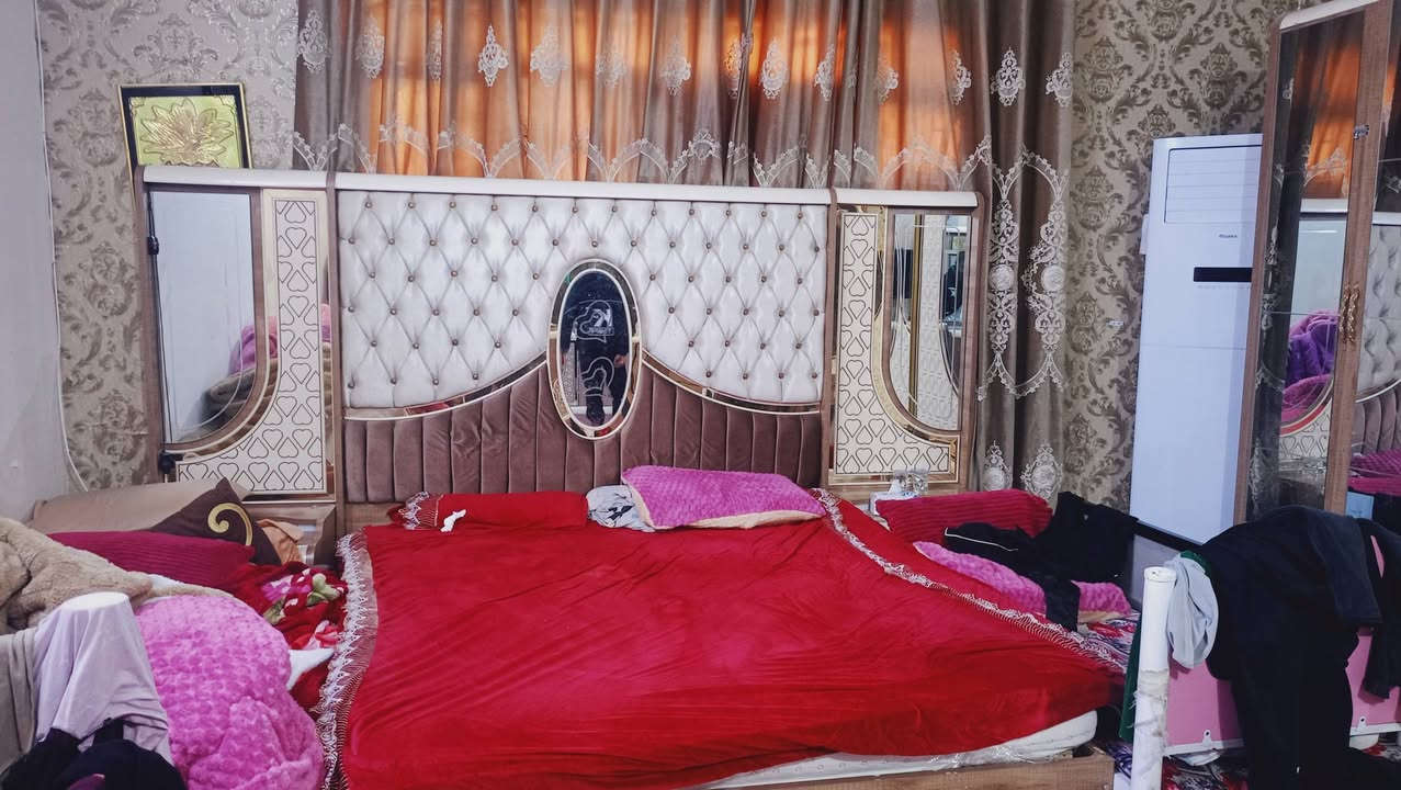 السلام عليكم غرفة نوم نظيفة جداً للبيع تركية درجة اولى مشتراهة 3ملايين عارظهة مليون و600 العنوان قبل الحولي المحمودية ط
***********
