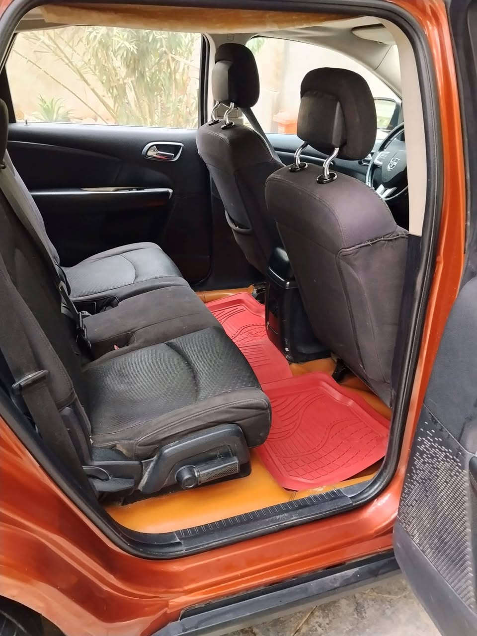 السلام عليكم
دوج جورني مديل 2012 رقم بغداد راعيها بالبصره شرط التحويل مصبوغ حزام خمسه راكب تبريد قطعه واحده محرك أربعه اسلندر تمام كير تمام تبديل أربعه ابواب بأمريكا للمراسلة على الرقم *********** السعر 85 
مكان السياره بصره هارثه
