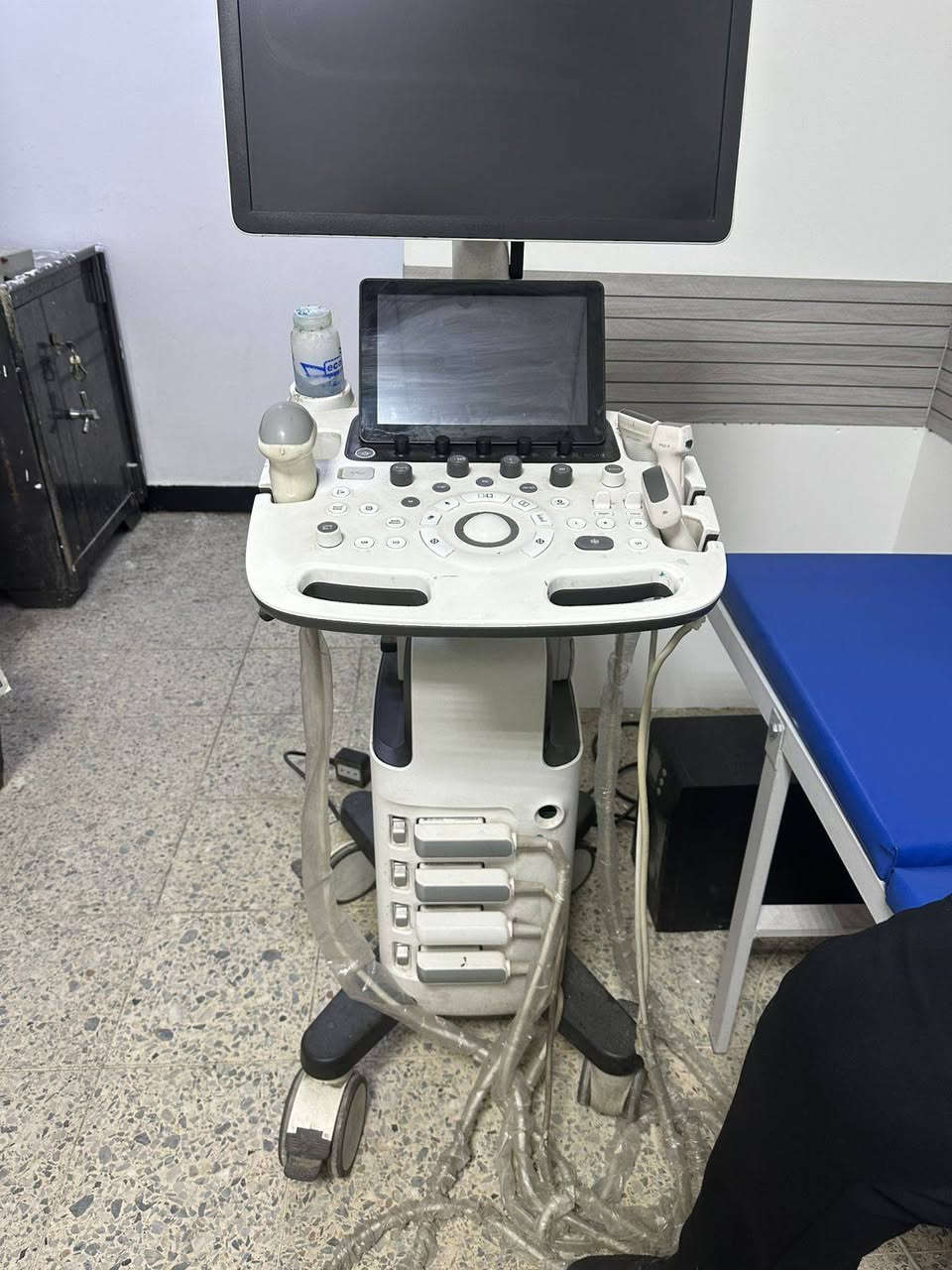 سلام عليكم  
 جهاز للبيع  سامسونك      HS 40
 اصدار 2018      
بروبات 4 
ايكو وسونار وفور دي  وغده وثدي
شغال كل نقص مابي 
ويوجد الطابعه مال فور دي ويا
السعر خاص 
للتواصل:  ***********
