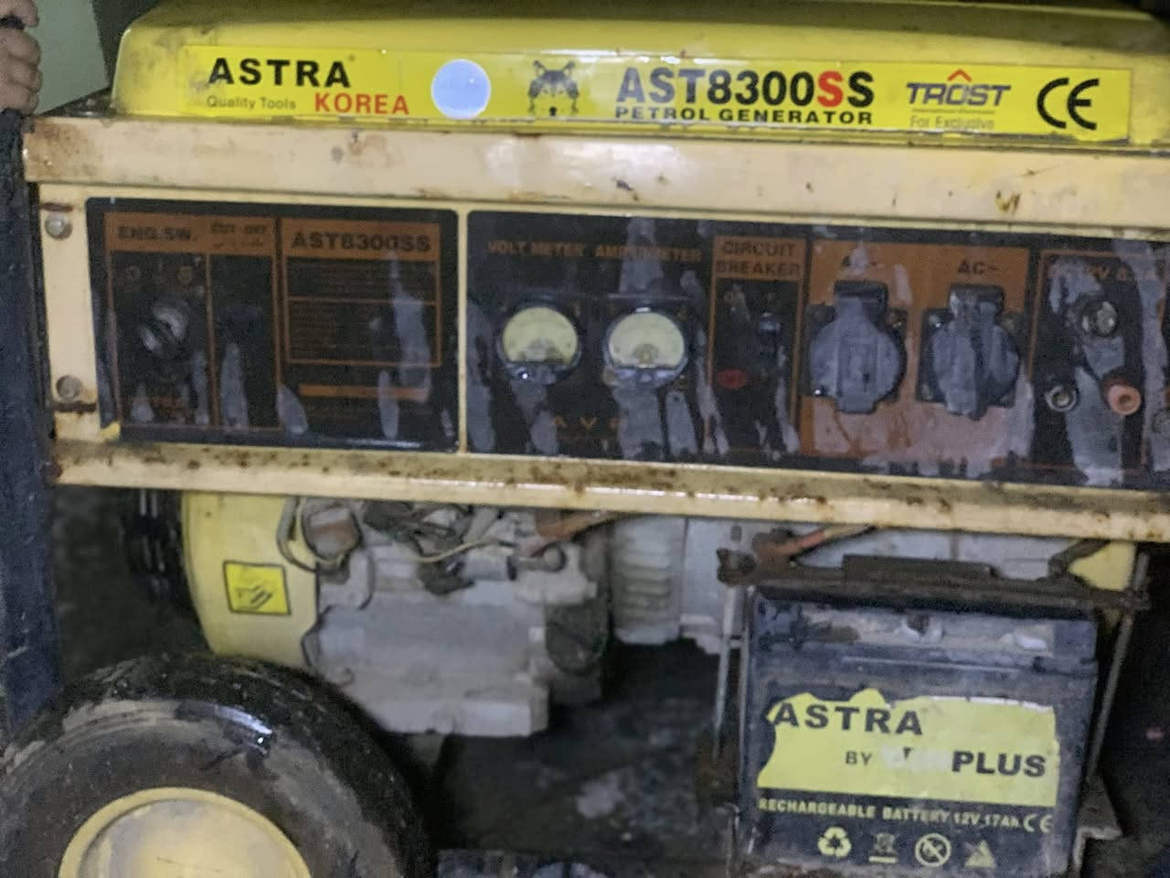 * للبيع (ASTRA KOREA AST8300SS  
*السعة*: 6.5kVA تقريباً
29 أمبير 
عاطلة


**إذا كنت صاحب هذا الإعلان وتريد حذفه لأي سبب، رجاءا أرسل رسالة إلى الدعم الفني**
