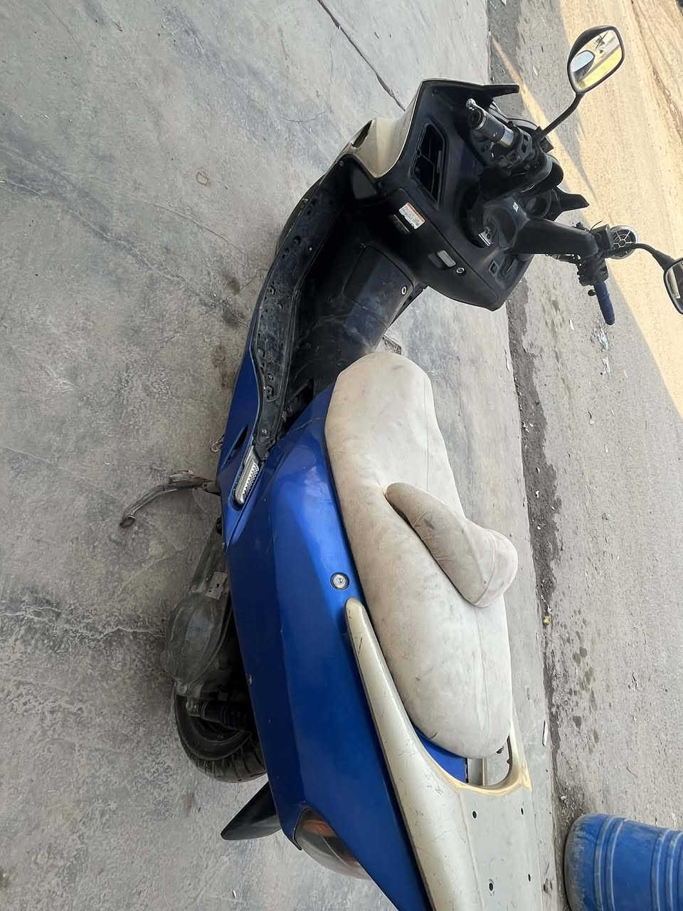 فورزه 06 للبيع او مراوس موطور ايراني  شغاله نكره سلف  كهربائيات كله شغاله بس بيه نقص فج خلفي تاخذ على لفحص للبيع بسعر 320 الف او بيه مجال للستفسار رقم ‏‪0771 963 7012‬‏ لمكان ديالى مقداديه
