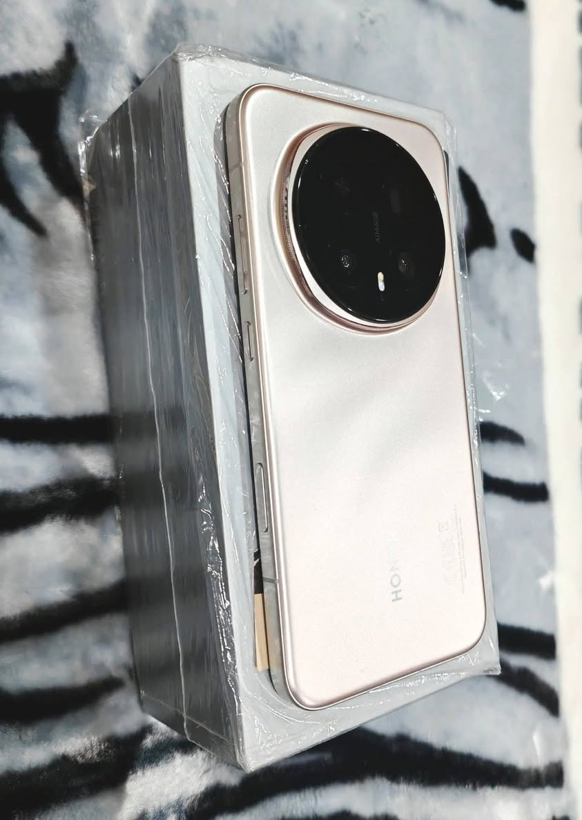 هونر ماجك 8 برو
مستخدم يوم واحد فقط جهاز اصلي وكاله 
ومكفول من كلشي جهاز جديد بدون هدايا 
سبب البيع فقط تغير للايفون اكرر بدون هدايا 
السعر 1175سعر ثابت 
مكاني نجف توصيل موجود
***********
