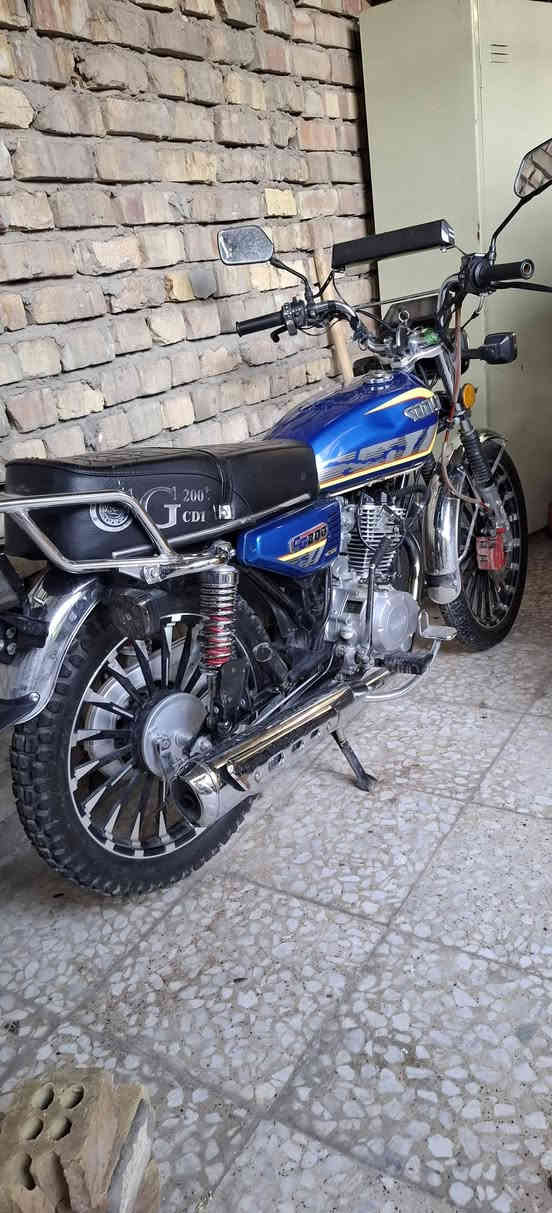 السلام عليكم عارض دراجه للبيع لمو شراي ليخابر 
الدراجه خير من الله يعني ما بيهن نواقص شلعه معدل 
مكاني بغداد فلكت حي النصر السعر875 وبيهه مجال 
مديل 2025    الدراجه اوراق وليسه رقم
الرقم ***********
