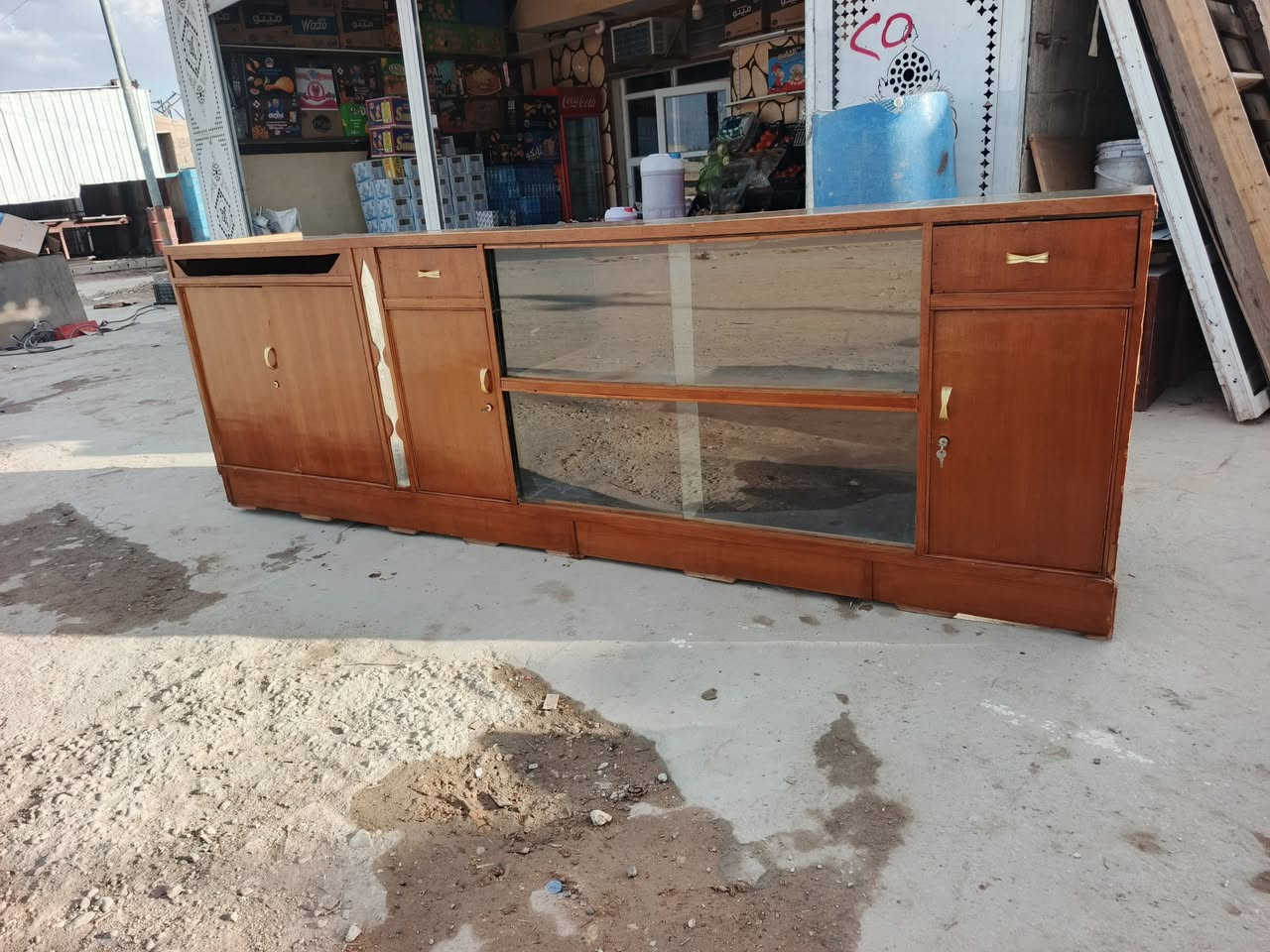 السلام عليكم بوفيه صاج عراقي جديده الطول 3 متر شغل درجه اولي راعيه مفصله 300 جاهزه من كلشي نضافه فول 
السعر الحلي 175 مكان كرابله 
***********
