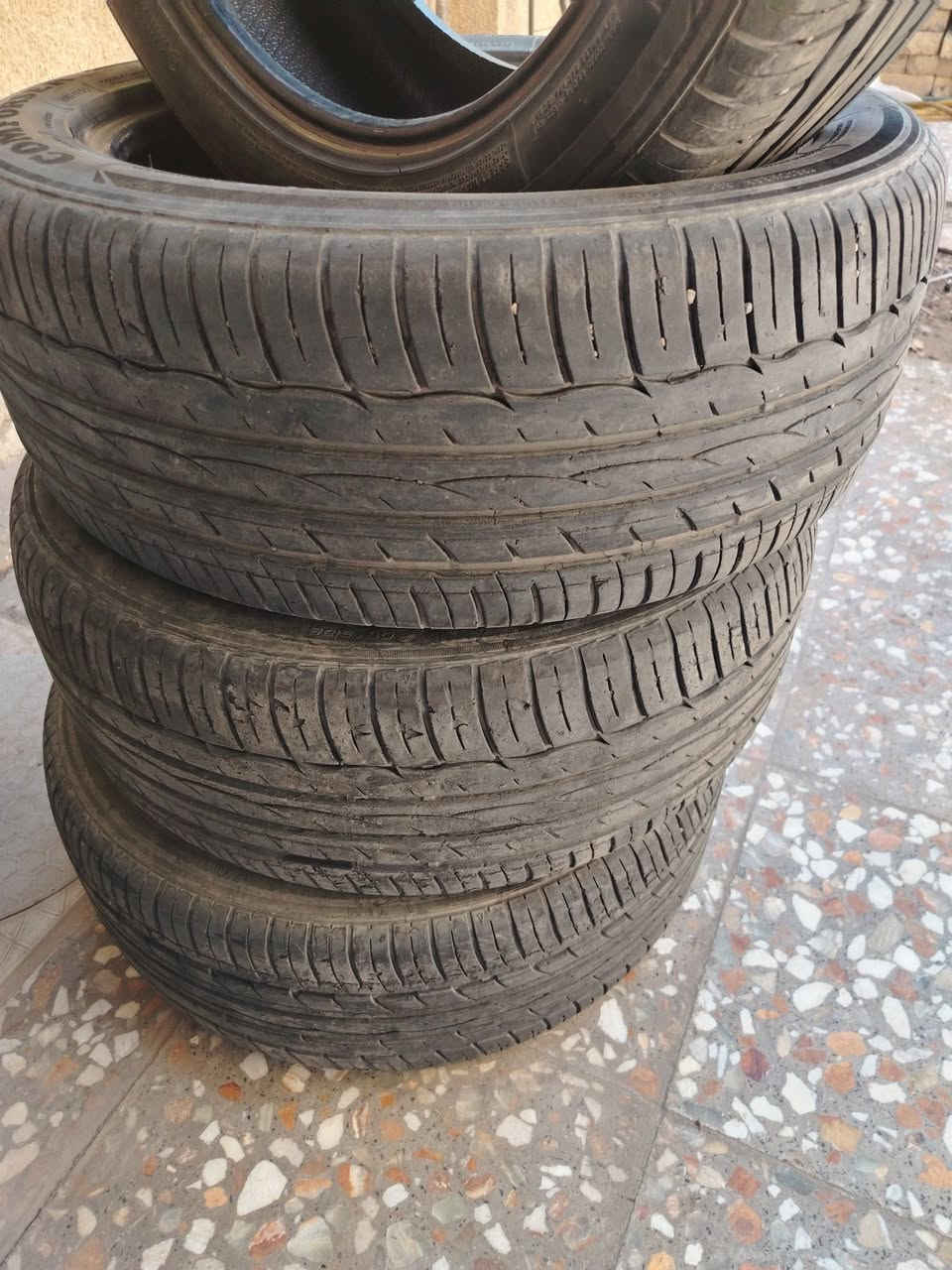 سلام عليكم تايرات فتح من السياره مستعمله بس نظيفه التفيده يدفع حك الله وياخذهن بالخير عليه قياس 17_50/215 وهذا رقمي ***********
