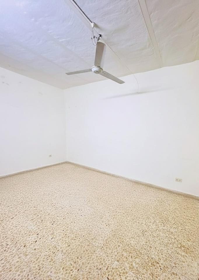 بيت طابوووو صرف
المساحه #____١٧٠

/////غرفتينن كبار

صاله 

حمامات داخليه

حمامات خارجيه

براني معزوله

محل طالع من البيت (المحل كبير جداً )

البيت ////////حررررررررر ما مطلوب

سعره مناسسسسسب جداًً

بناااااء __2016 طابوووووك

البيت وي الشارع وشارع مقرنص وتبليط

البيت حي الاميال بشارع الي مقابيل جامع سيد حنويت
للاستفسار اكثر اتصل
***********
