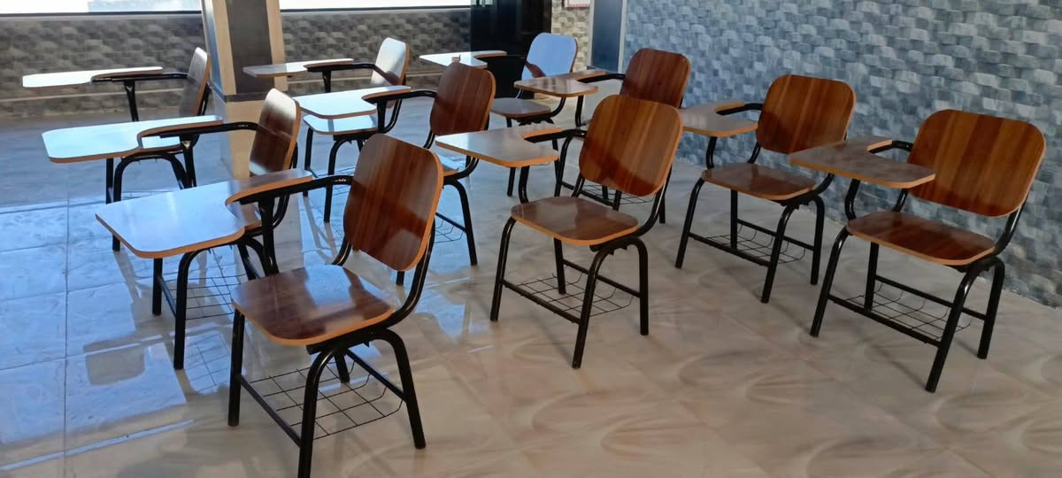 مقاعد دراسيه مع سبورة للبيع شرط جديد السعر بي مجال الموقع ناحية زمار قرية جصه على من يرغب الشراء التواصل مع الرقم
#للتواصل***********
