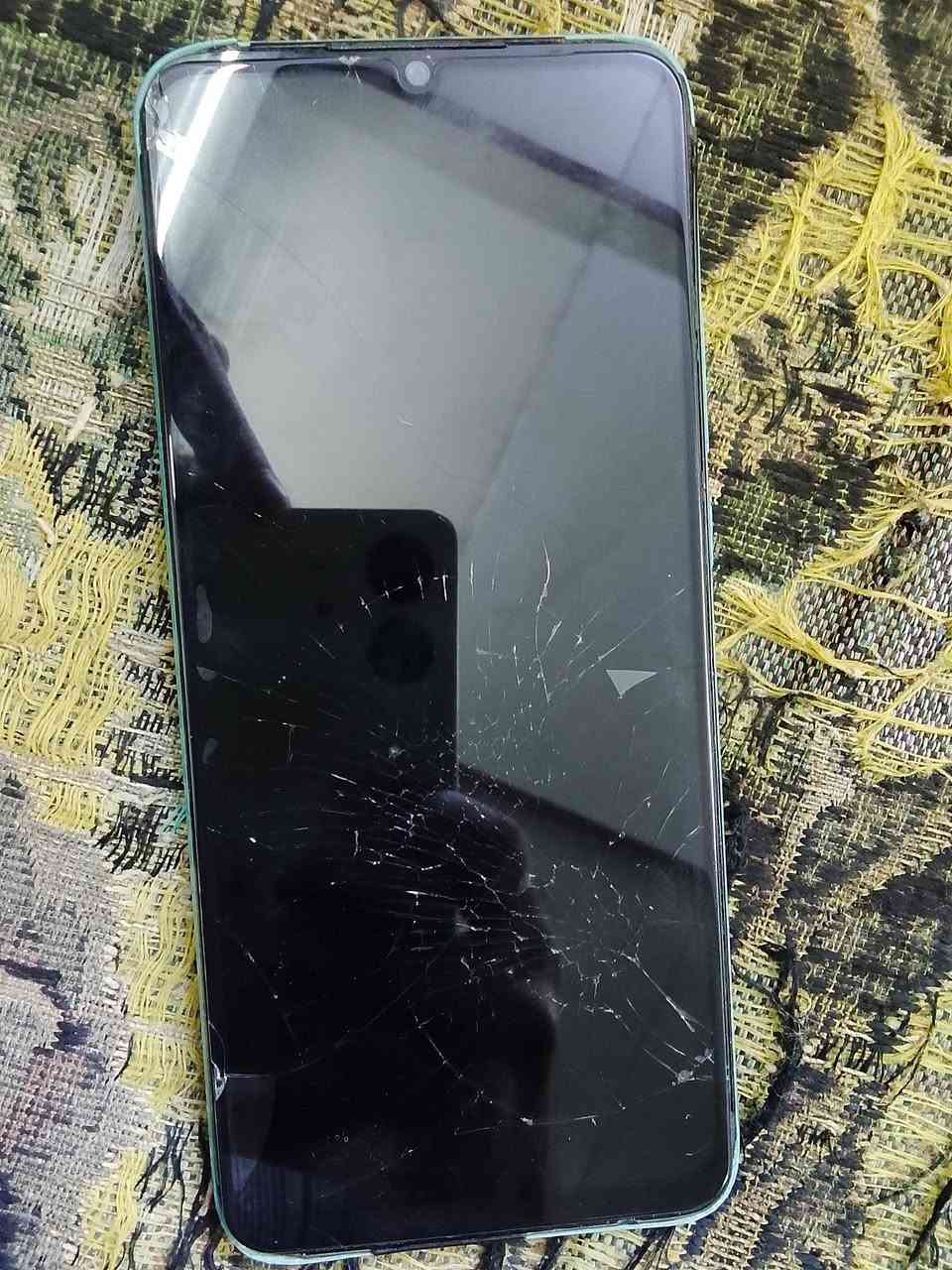 سلام عليكم اجهزه للبيع
1بوكوC40جهاز كله شغال ومبي شي فقط شاشه يرادله بس شغال جهاز ذاكره64للبيع 25

2تكنو سبارك كو2023جهاز هم شغال ومبي شي مثل ممبين بصوره ذاكره64 شاشه مفطره سعر20 
مكان بغداد***********
