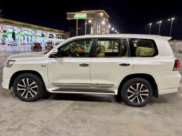 لاندكروز VXS فول 2017 بدون جكات محرك 5.7 رقم اربيل اب اسمي  رقم وسنوية جديد 
ماشية 150 الف كيلو 

مكفولة من الصبغ والتبديل بيهة 2 قطع مفتوحة جاملغ وباب بي دي ار شخط بصيط ومفتوح علمود البي دي ار وشبر بارد بل هلال الخلفي 

الموقع بغداد حي الجهاد 

السعر 440 ورقة 
 الاتصال على  ***********

‭0770 003 0299‬
