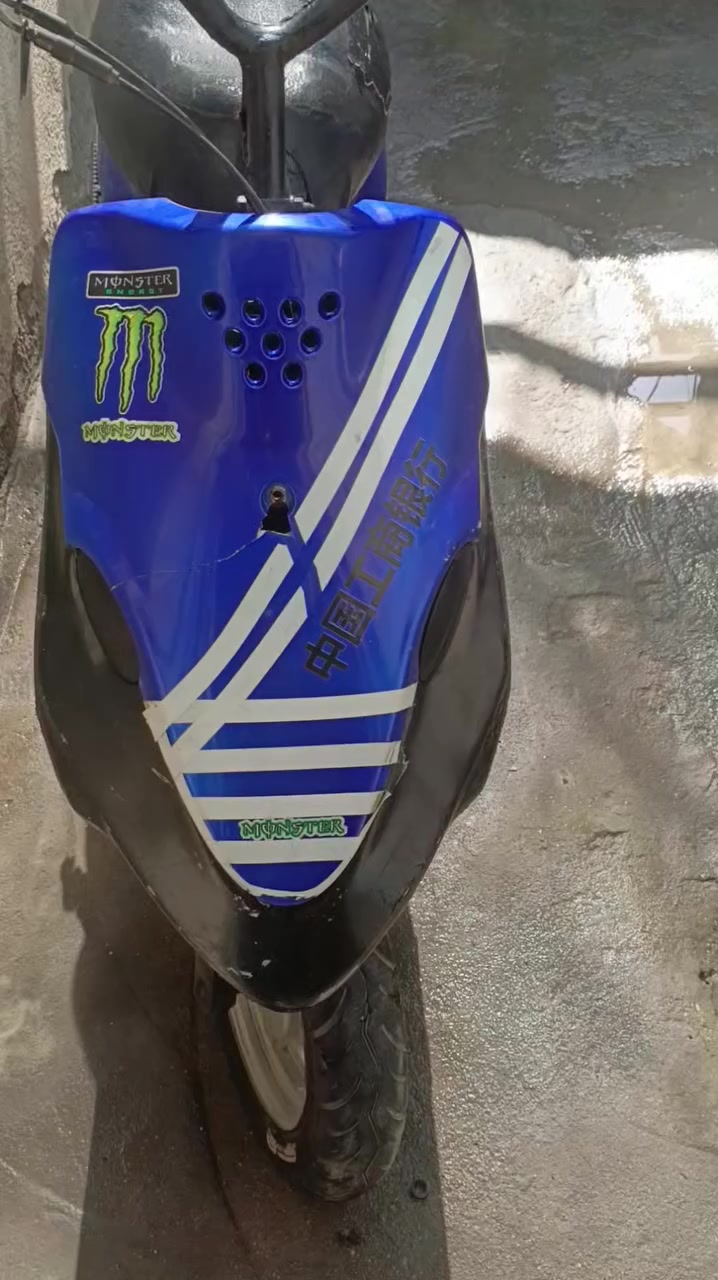 سلام عليكم دراجة للبيع بيجي حربي المكينة ناعمة كلش التأيرات جدد بس الفلكيوم خربان الدراجة تشترل بس ذب بنزين يعني من تمشي مابيهة شي بس من توكف وديتهة المصلح قال الفاكيم 5الف المكان بو الخصيب عويسان شارع القصور السعر 150 هاء رقمي ***********
