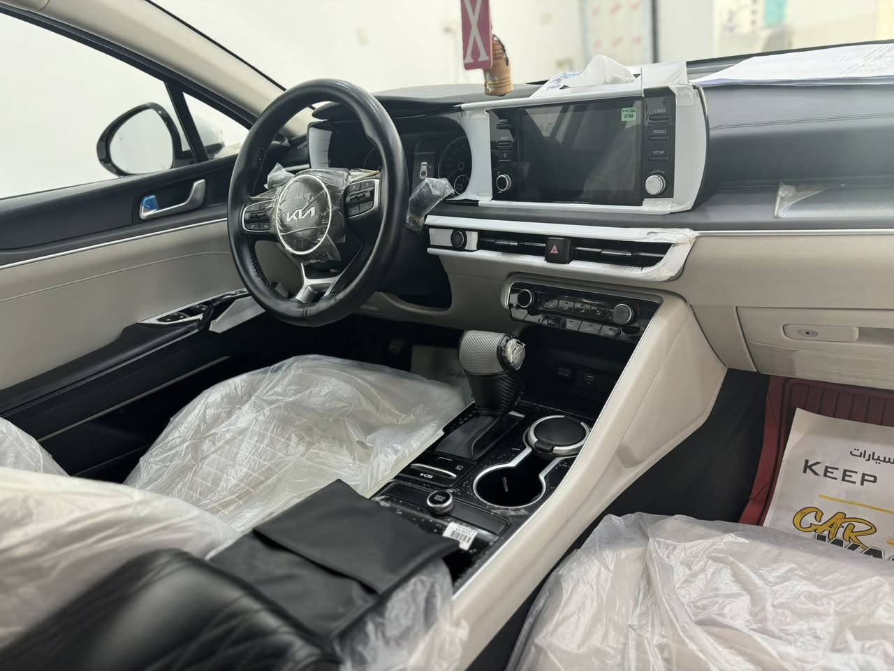 السلام عليكم 
للبيع k5 2023 خليجي 
ماشيه 49 الف 
تخم تاير جديد
السياره كفاله عامه
المواصفات /
مفتاح التشغيل بصمه
تشغيل عن بعد
محرك 2000
حساس خلفي
مري اشاير وشفط
قطعتين تبريد
بك لايت LED متصل
رقم السيارة بغداد بأسمي
للاستفسار *********** واتساب فقط 
السعر 215$ وبيها مجال 
عنوان السيارة / ميسان
