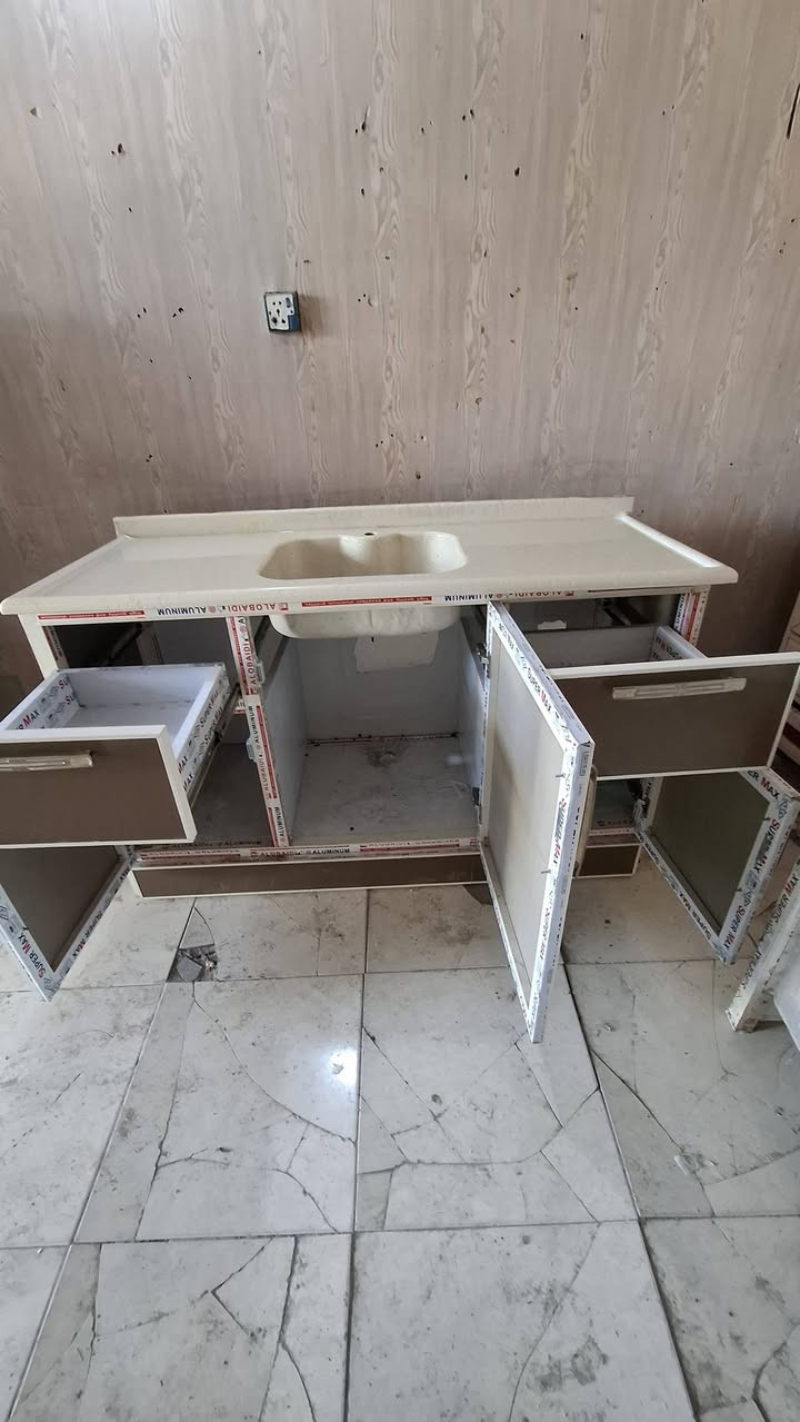 للبيع سنك متره ونص مرمر اخو الجديد التقيل تسكام 
السعر ١٩٠ الف اتصال أو واتساب 
***********
