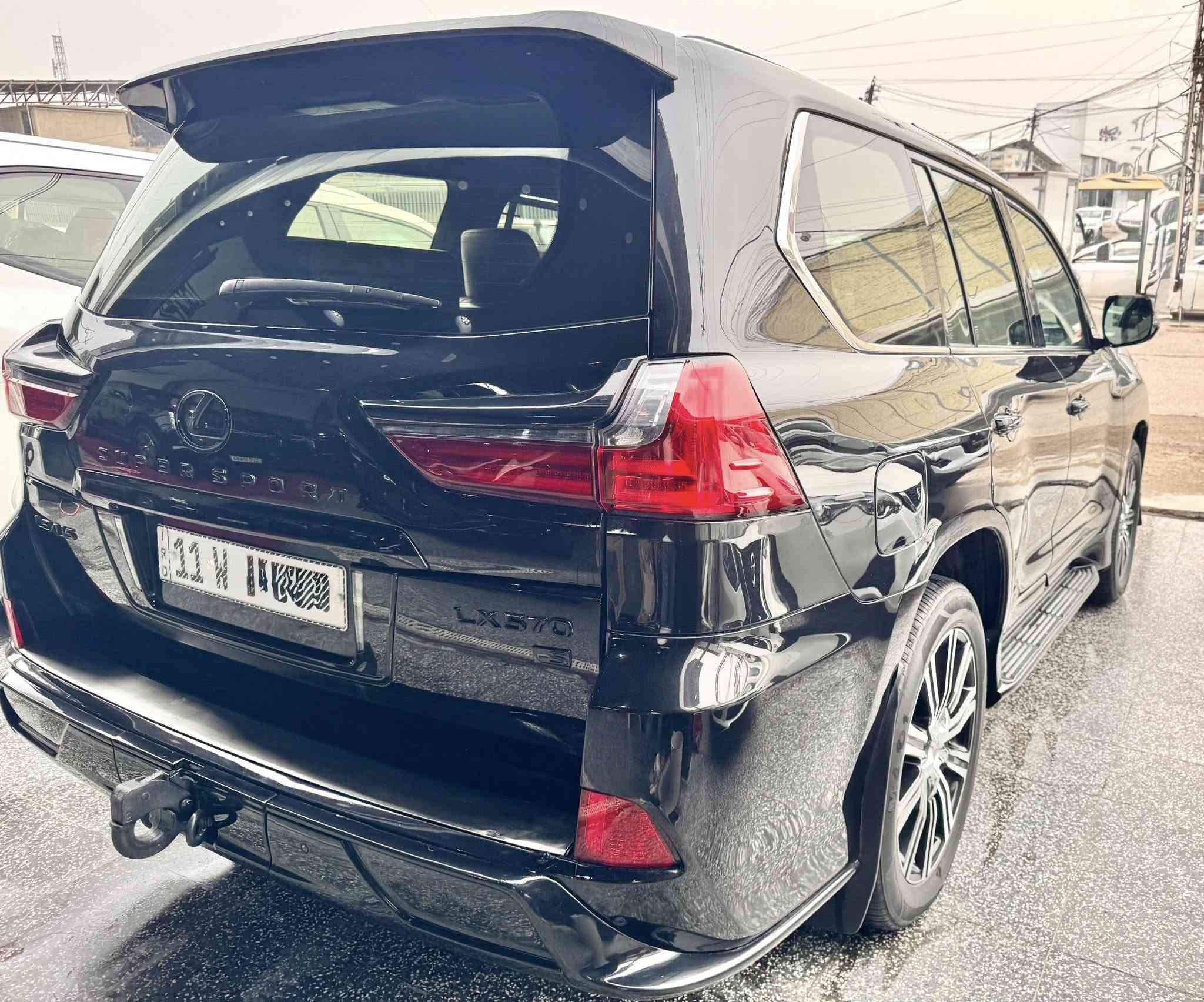 لكزس 2018 رقم بغداد
فول مواصفات 1/1 
فتحة بصمة حساسات 
كامرات شاشات 
رادار جكات 
كشنات كلها كهرباء وتدفئة تبريد 
وباقي المواصفات المعروفة 
كير محرك حدادية تخم تاير كلة جديد 
السيارة جديدة بدون صبغ 
فقط شبر بارد بالباب 
***********
