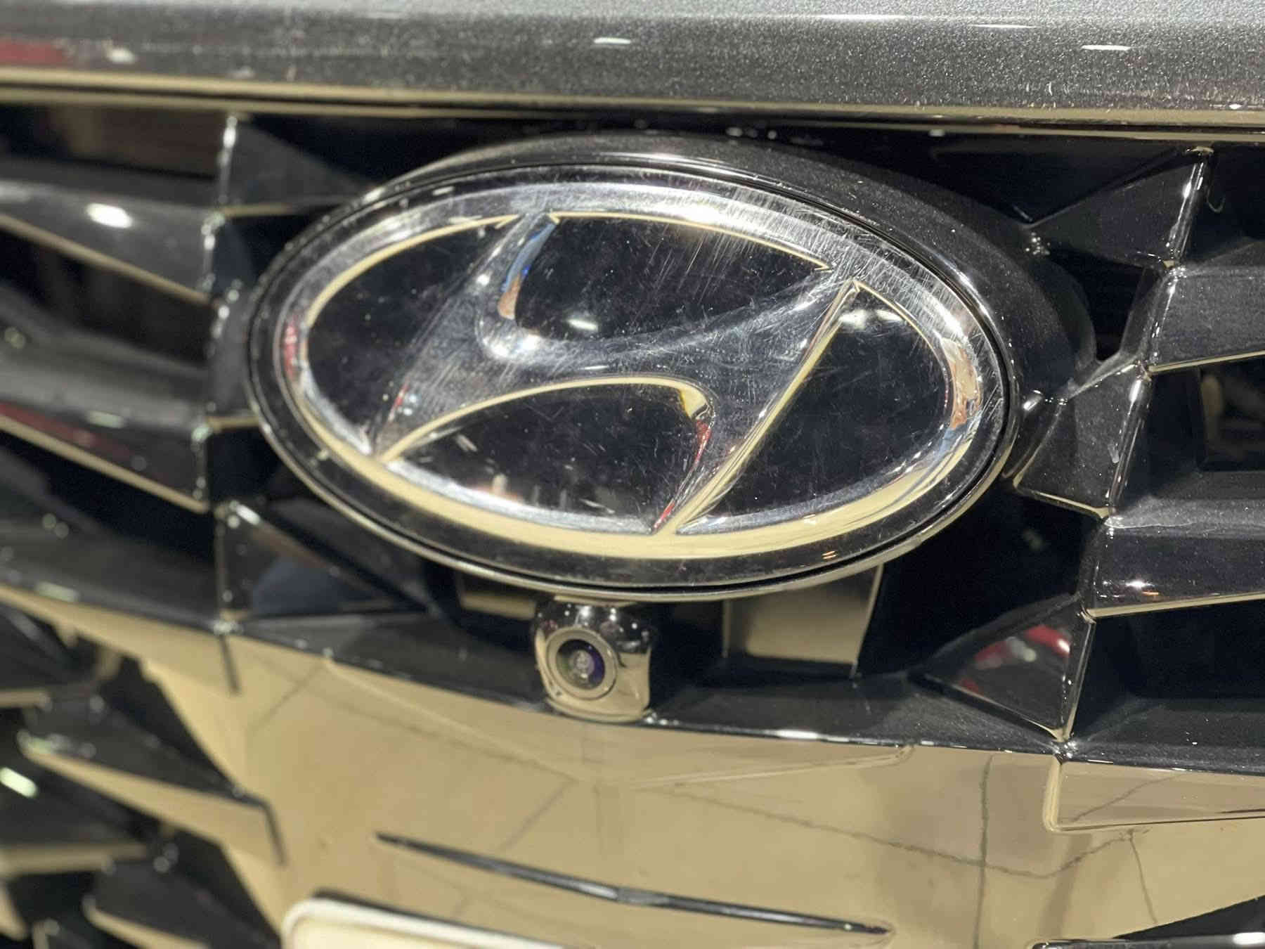 هونداي سوناتا هايبرد لمتدد (كهرباء - بانزين) فول مواصفات
#الموديل : 2023

#الضرر : جاملغ امامي خلفي + بنيد

#المواصفات :

▪️السيارة: هونداي سوناتا Hybrid LIMITED لون رصاصي

▪️المحرك: 2.0L مع محرك كهربائي (اربعة سلندر)

▪️العداد: 47 الف ميل حقيقي

▪️حجم الويل: ويل كب حجم 18 مع طقم تايرات بحالة ممتازة

▪️لايتات اربع عدسات زينون اصل مع حاجب LED مع اشارة LED

▪️بصمات عدد 2 للأبواب مع بصمة تشغيل

▪️عداد ليزري على الزجاجة الامامية

▪️قمارة بانوراما

▪️نظام 5 كامرات

▪️رادار امامي مانع تصادم

▪️حساس امامي اصل

▪️حساس خلفي اصل

▪️رادار جانبي (نقاط عمياء) بالمرايا الجانبية

▪️شاحن لاسلكي

▪️گير شفتر بالستيرن للتحكم بالگير العادي

▪️اشاير بالمرايا الجانبية

▪️كامرة خلفية دوارة اصل مع الستيرن

▪️شاشة الدشبول حجم كبير للتحكم بأيعازات السيارة

▪️كشنات السيارة جلد اسود اصل

▪️گشن ذاكرة (خزن ميموري) لكرسي السائق

▪️تحكم فول كهرباء لكرسي السائق والراكب

▪️تدفئة وتبريد للكشنات الأمامية

▪️تبريد قطعتين امامي وخلفي

▪️گير لمس

▪️تشغيل عن بعد

▪️سستم صوت BOSE

▪️سايد بريك دگمة

▪️تحكم ستيرن جهتين بلوتوث وحاكية وكروس سرعة وتحكم صوت 

▪️نظام ABS مانع انزلاق

السعر المطلوب : 172 ورقة مع المجال

 

الاتصال على : ***********
