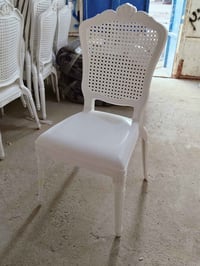 كرسي أبيض ملكي • ١٠٠ قطعة • ميسان