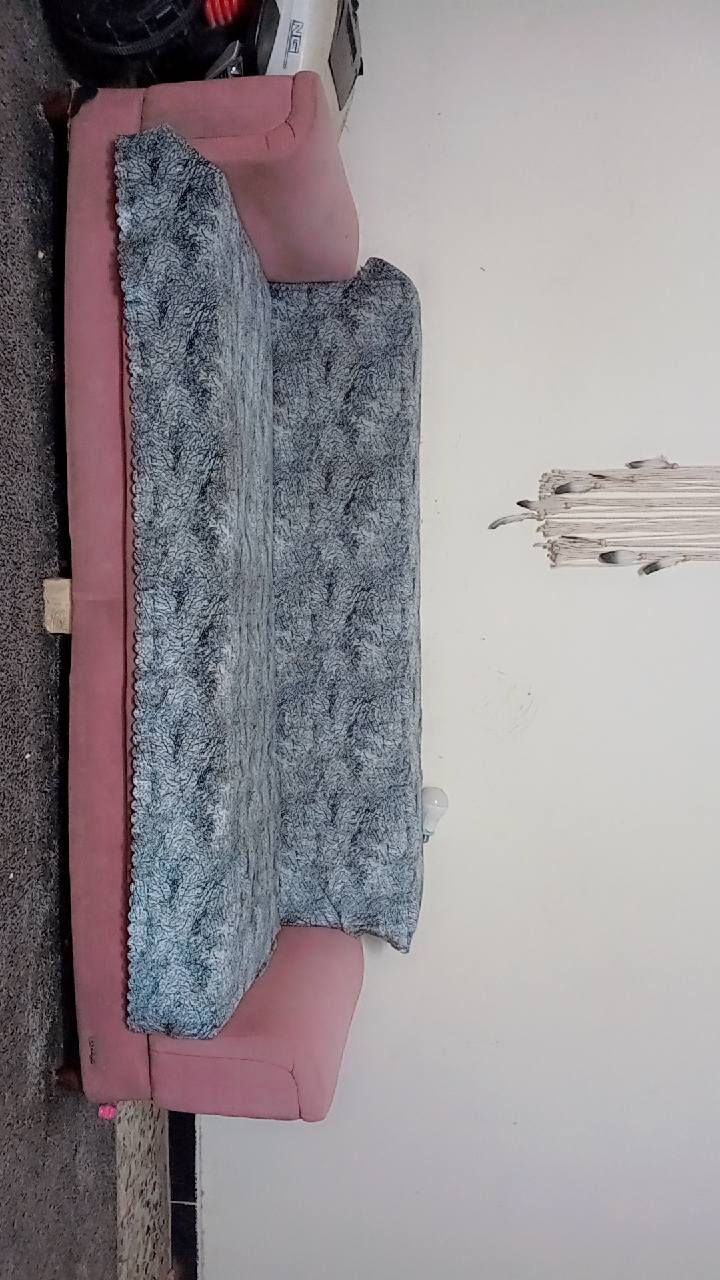 للبيع تخم تركي قلاب نص عمر ٨ مقاعد وردي وبيجي فاتح بس محتاج غسل ٣٥٠ الف بي مجال بسيط 
وسياره  شحن رام مال أطفال ٧٥ الف 
*********** للاستفسار
