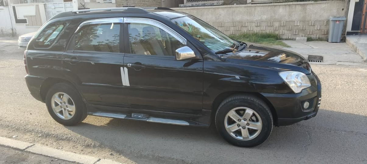 سبورتج 2009 للبيع 
وارد امريكي ضربتهة من امريكا بين البابتين 
محرك 6 سلندر 2700 
السيارة مصبوغة عام وبيهة تصليح بلقمارة 
كير مكينة تبريد خير من الله شغل وطلع وين متريد 
سعرهة 85 
مكاني بغداد الحرية 
 
***********
