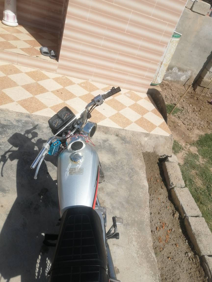 السلام عليكم دراجه للبيع السعر 250 وبيها مج       ***********
