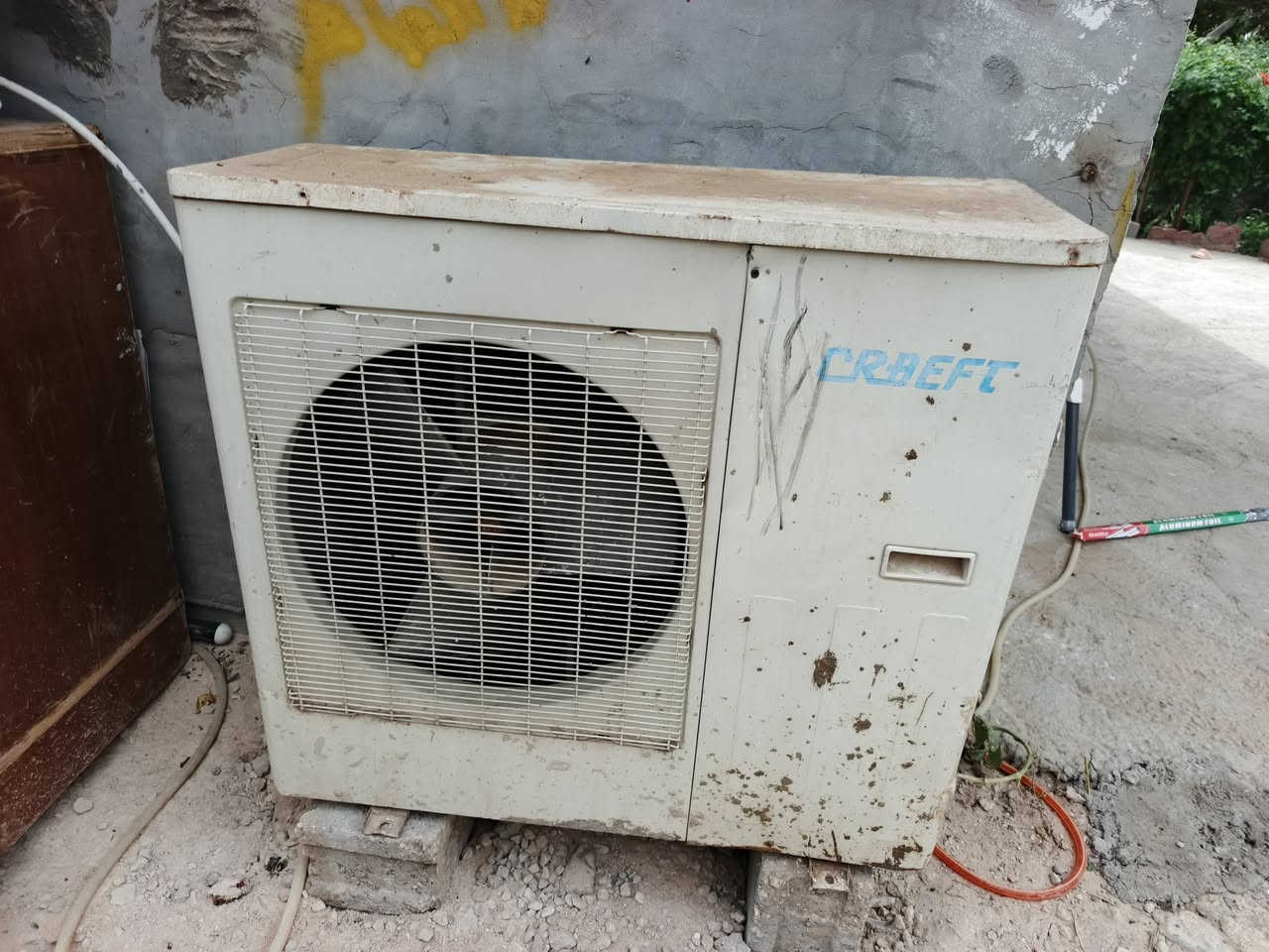 سلام عليكم سبلت كنتوري صاج مستعمل كلش نضيف تبريده خير من الله  سعه 2 ونص  سعره 650 وبي مجال رقم  ‏‪***********‬‏
