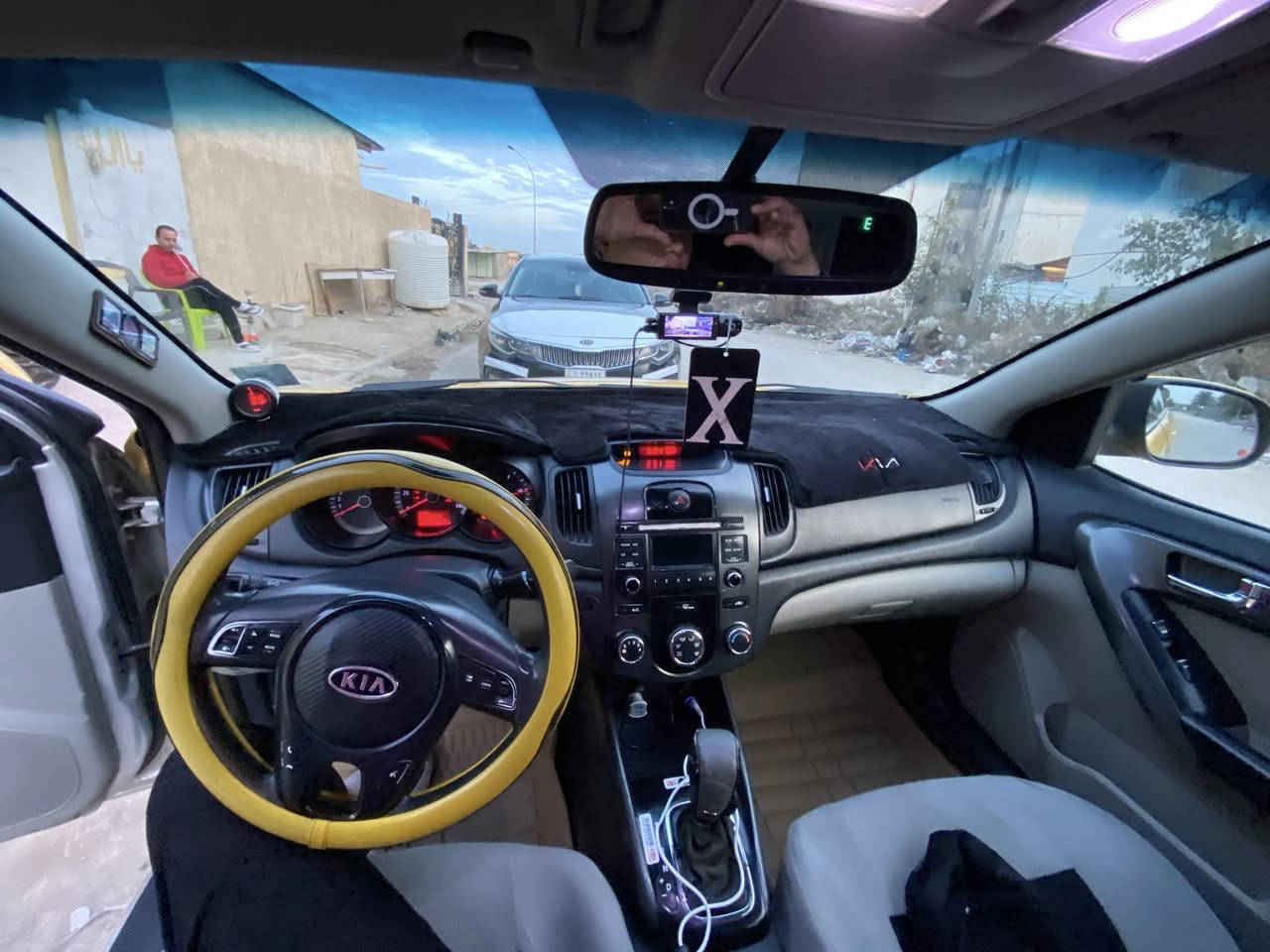 السلام عليكم فورتي للبيع موديل ١٣وراد أمريكي حادثها جاملغ امامي خطها جوال 
كلشي مصفر هيئه غرامات تحويل ثاني يوم غير متوفر بل فيس ***********
