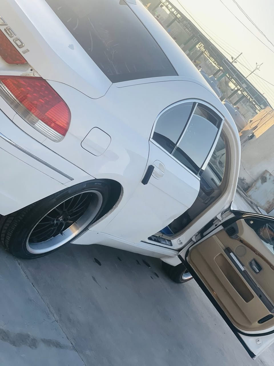 سياره بيئم باخره حجم 750 مديل 2005 للبيع او مرارس
مواصفاتها فول 1/1
مكينه 8سلندر
منضومة زنون عالي 
كير تعليك 
كشنات كهربائي 
بصمه 
كشنات جلد 
ثلاجه خلفيه
تخم تاير  
مثبت سرعه  
سنتر لوك 
فتحه سقف 
تبريد تدفئه بلكشنات 
دواخل بيجي 
شاشه كبيره  سياره تجي وتكلب شوف عينك ابيع كفاله فقط سرقه وعشاير وكير ومحرك 
سعر 45 

لتوضيح السياره يرادلها بس باور ستيرن  لان باورها تعبان

مكان البصره 
***********
