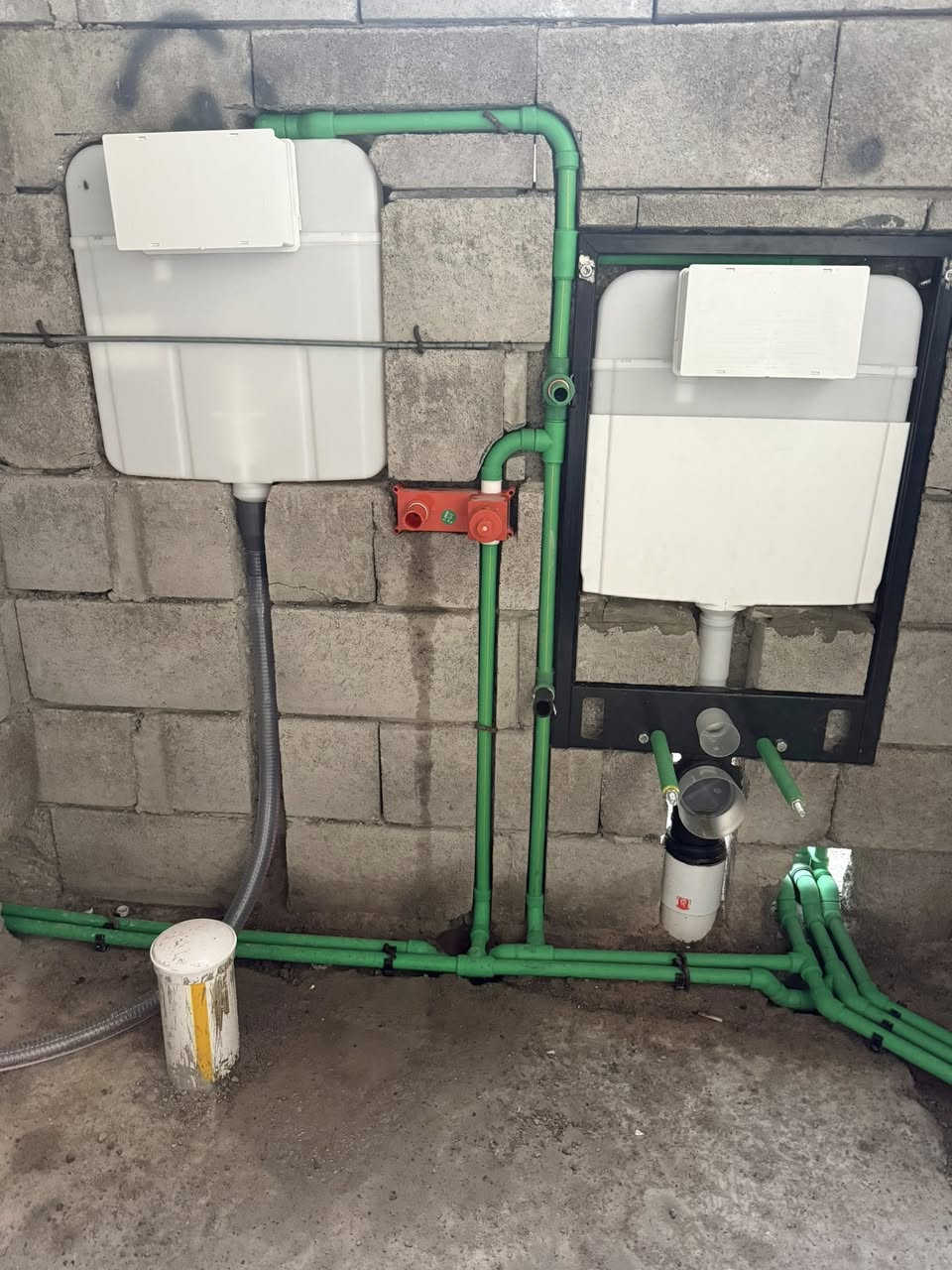 تاسيس مجاري في موصل حي صديق 
***********
