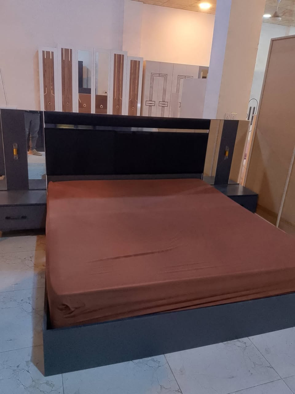 غرف نوم تركي مستعمل اخو الجديد نظيف كلمن وسعره الشراي يتصل على الرقم ***********
