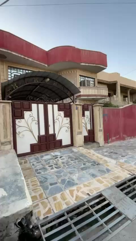 دار للبيع      مساحة 200 واجهه 10
حي البلديات
طابق الاول.. 
استقبال هول مطبخ غرفتين نوم صحيات 
طابق الثاني  
غرفتين نوم هول مخزن صحيات 
يقع على شارع 15 متر 
اتجاه شروق تام 
شرط التحويل 
اقرب نقطة دالة قاعة حكايه 
قريب من سايدين
لمعرفة السعر علق بتم لتصلك السعر 
لانتعامل برفع سعر العقار نجمع البائع مع المشتري 
للاستفسار اكثر يرجوا مراسله الصفحه او الاتصال على الارقام التالية 
او مراجعة المكتب الكائن في سكر قرب من مجمع الاوربي 2
***********
***********
