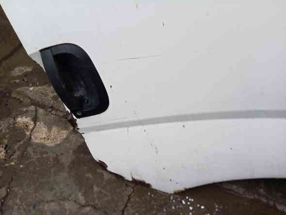 سلام عليكم بيبان 2  مقفلات كاملات هنة وجامهن وبطاينهن مال كية بنكو 3  2700  وبنيد وماصدات وصفاحية  مكان الشعب ***********
