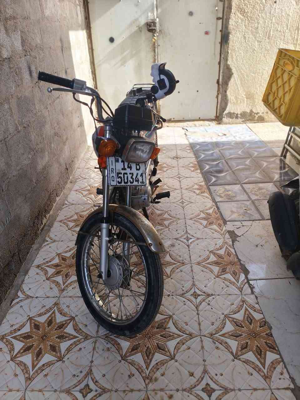 سلام عليكم دراجة نامة اصلي بلادية مديل2023 طالعة بل2024   رقم أو سنوية بسم صديقي تحويل سعرهة  1900 بكاني قبلة ***********
