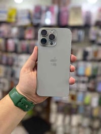 ايفون 15 برو ماكس  بطارية 90‎%‎ ذاكرة 256 لون تيتانيوم  ماستر AA/A (كا...