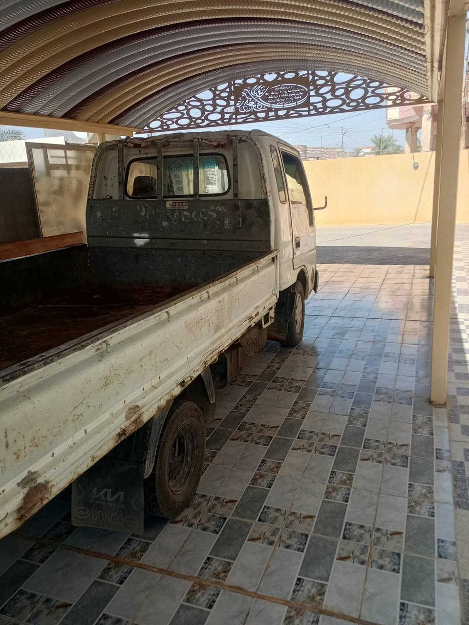 السلام عليكم كيا للبيع مكان الرمادي جزيره البذياب سياره جاهزه من كل شيء سعر 25 بيها مج***********
