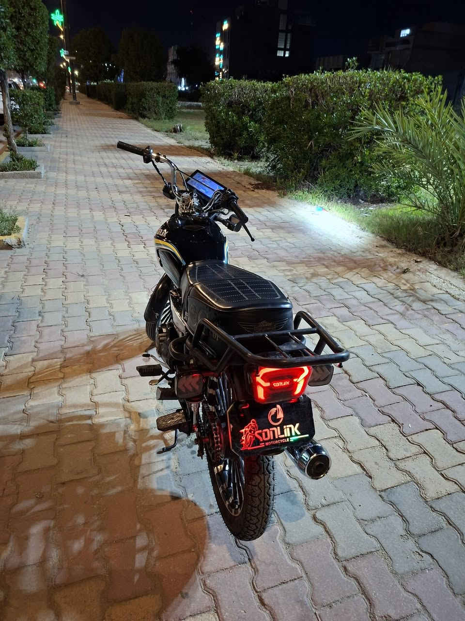 سونك موديل 24 محرك 200سيسي شوفت عينك نضافه  
(بيع & مراوس)
مكاني كربلاء السعر 725 بيها مجال بسيط 
***********
