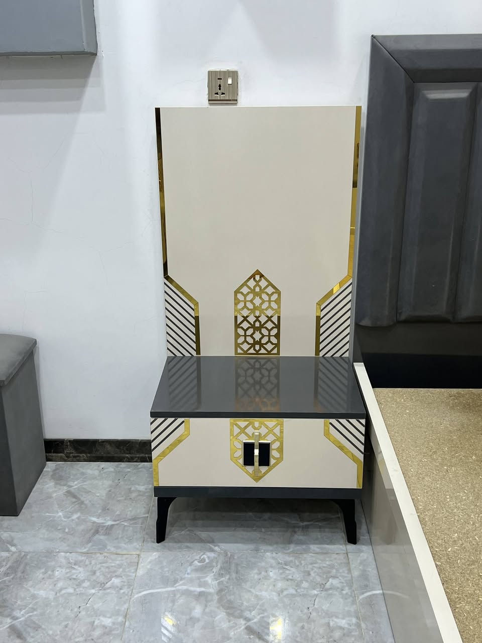 جرباية نفرين مع كومديات جرار هايدورليك تركي الجرباية نضافة ٩٩%صارلهة فترة كل قليلة من مستعملة السعر 300الف فقط العنوان بعقوبة الاستفسار ***********
