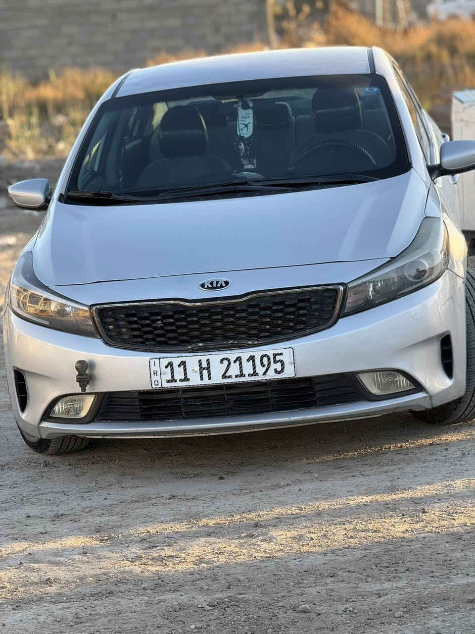 السلام عليكم
كيا فورتي 2018
سلفر باسمي شخصيا تحويل مباشر
أمريكي ليبل واحد كل السياره عدا البنيد 
حادثها بنيد وخشم جاملغ
سياره كلش نضيفه واحلا من الصور 
مال جناي كير كفاله 
مكينه 2000دوش لا تنقيص ولا تبخير كفاله 
لغد شاصي ايرباكات كله سليم ع وضع الشركه
السعر 126وبيها المجال وبلخدما 
مكاني بغداد 
للستفسار اكثر (***********)
مكلف بلنشر
