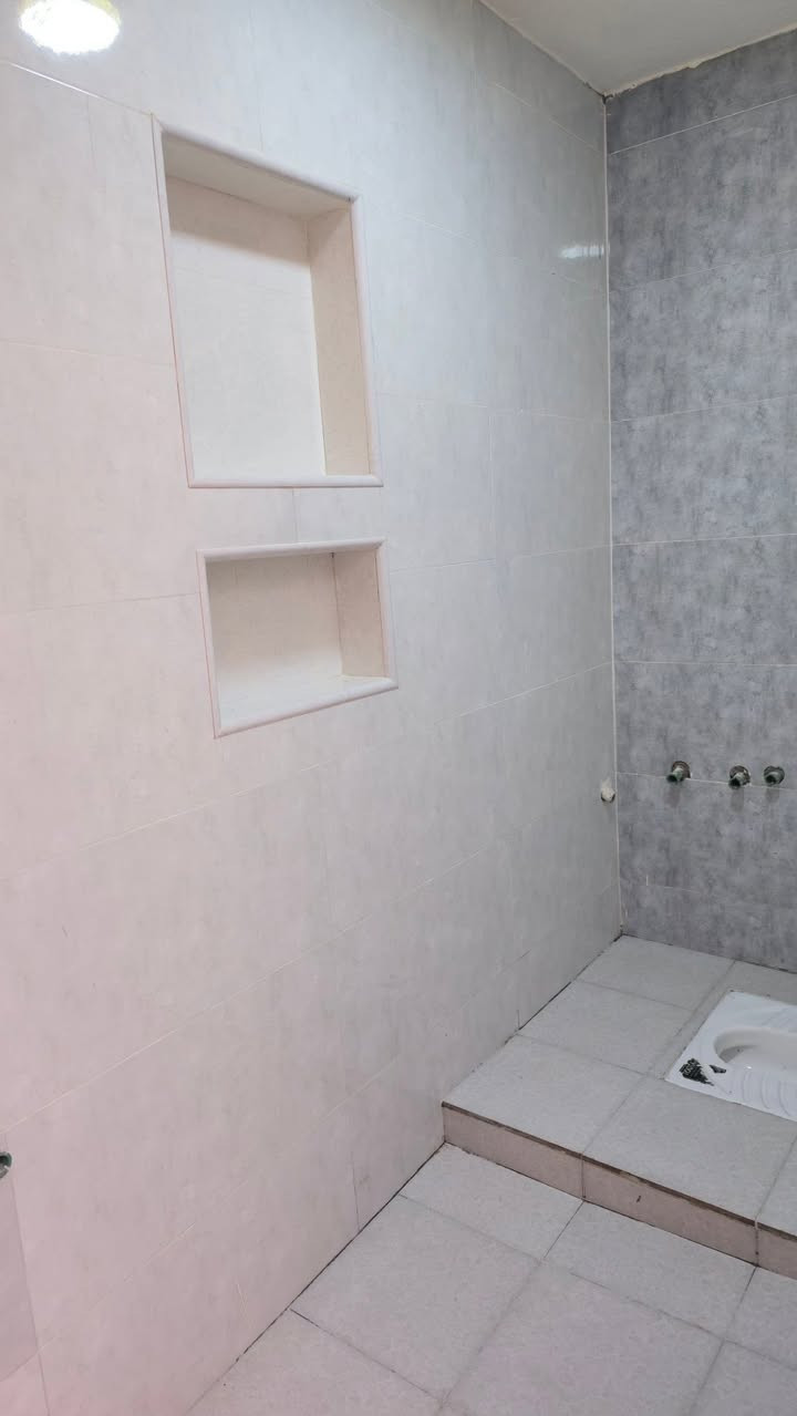 سلام عليكم بيت لبيع التقيه  ثالثه  خلف مطعم بغداد نزلت البانزين خانه زراعي سند ٢٥ كونكريت صب مركزي  مساحه ١٥٠ متر واجه ٧ونص ونزال٢٠ البيت 🏠  مقابيل البيوت طابو  منظومة كامرات
غرفتين نوم 
واستقبال
وصاله
ومطبخ 
وحديقه داخليه 
وصحيات داخليه خارجيه 
جديد بعده مامسكون   مشمول بكل الخدمات  عرض شارع ١٥ متر
استفسار ***********
*********** وتساب
