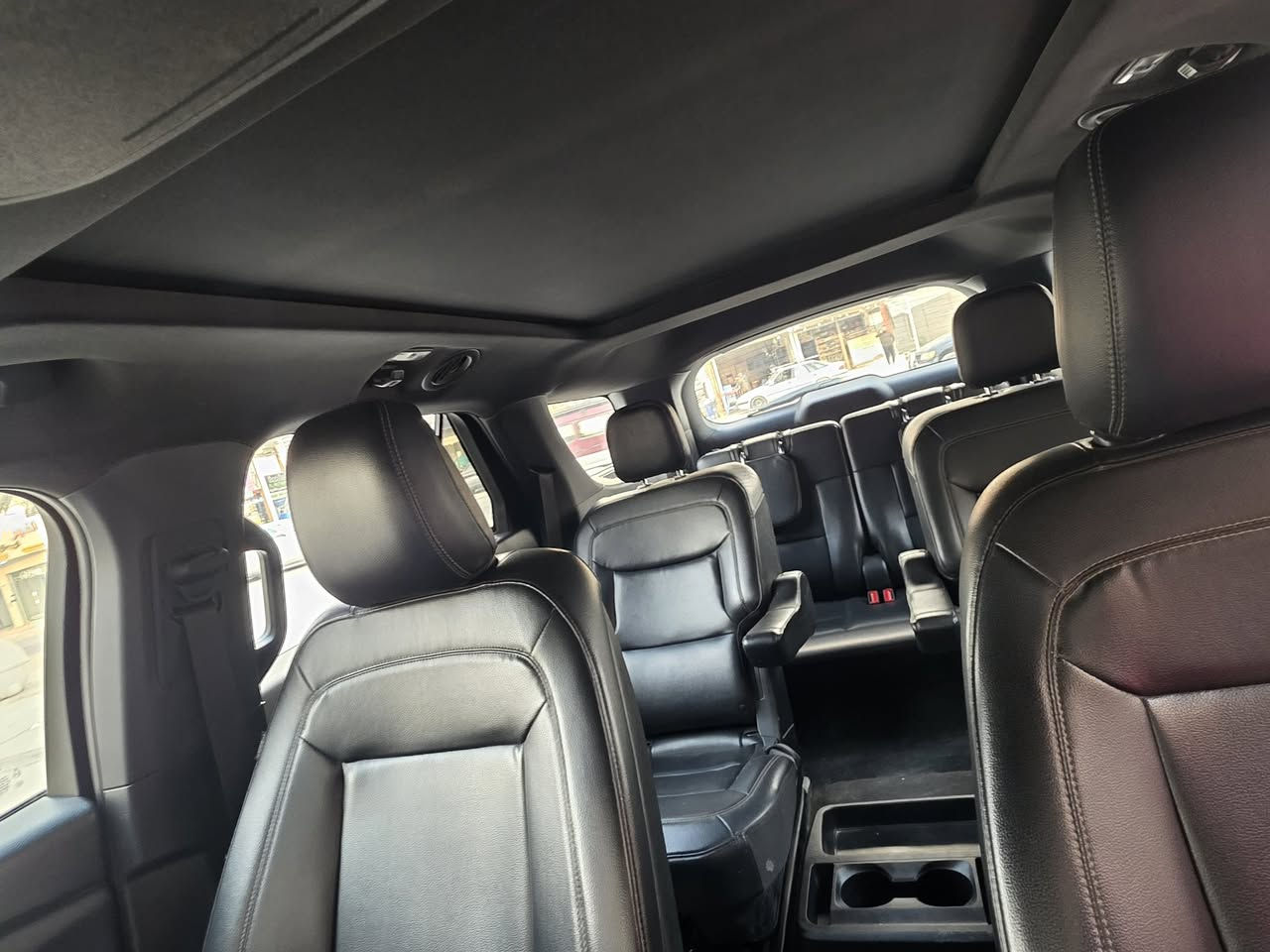 السلام عليكم
فورد اكس بلاور 
موديل 2020 فول موصفات 
7 ركاب 
في اي بي 
حادثها بنيد طخه خفيفه 
محرك 2300 تيربو 
رقم بغداد باسمي 
***********
