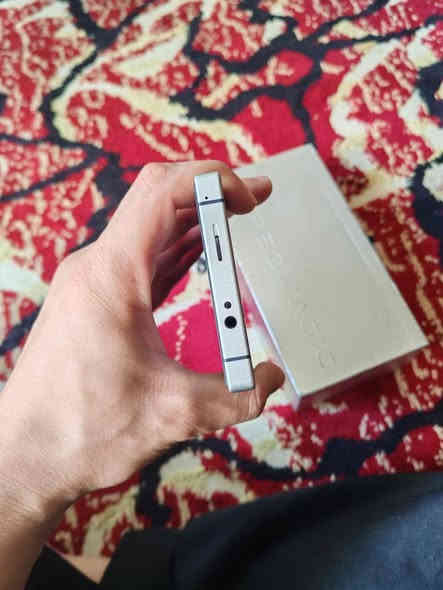 السلام عليكم 
ريد مجك 9 برو ذاكره 512 عشوائيه16
مكفول النضافه كدامكم غراضه كلهن كامله 
شاحنه وباكيت وكفر السعر600 قفل قفل قفل من الاخير
مكاني بابل رقمي ***********
