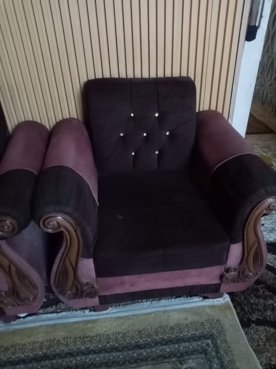 تخم للبيع ٥ مقاعد بس مقعد جبير بي كسر من جوه يرادلها تعديل ١٢٥ وبي مجال رقمي ***********
