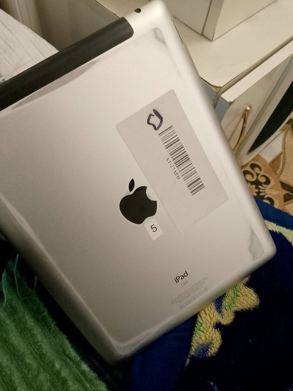 السلام عليكم للبيع ايبادات اثنين للبيع واحد امزون سعرة 80 ابيعة ب45 والثاني ابل البسوك 60 اپيعة ب35 النضافة 90 % اخو الجديد للاستفسار اكثر ***********
