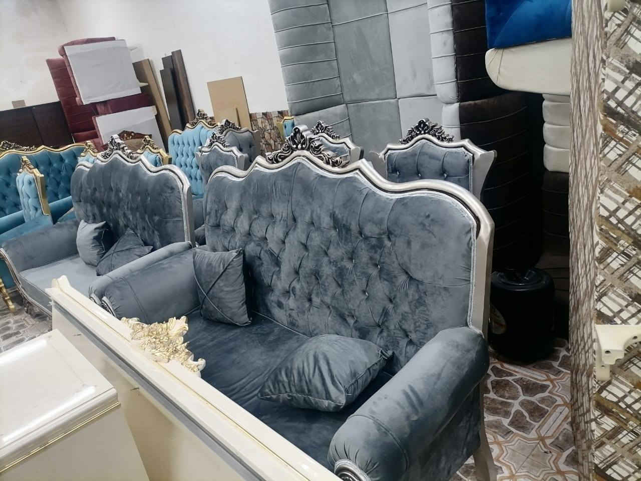 الى الاخوة اصحاب معامل الدوشمة والقنفات في اربيل والمحافظات العراقية يتوفر لدينا هياكل خشب من الزان  طقوم ملكية حفر مصرية بجودة عالية كل طقم مؤلف من ثلاثية 2واربع كراسي مفردة جديدة بدون صبغ ونفس اللي بالصورة 
باسعار تنافسية 
للطلب والاستفسار ***********
